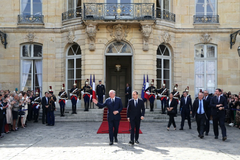 François Bayrou (G) et Sébastien Lecornu (D) à Matignon, le 10 septembre 2025