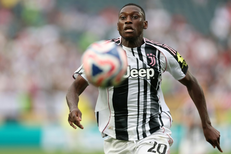 L'attaquant français Randal Kolo Muani, ici sous les couleurs de la Juventus Turin lors de la Coupe du monde des clubs à Philadelphie le 22 juin 2025, portera cette saison les couleurs de Tottenham