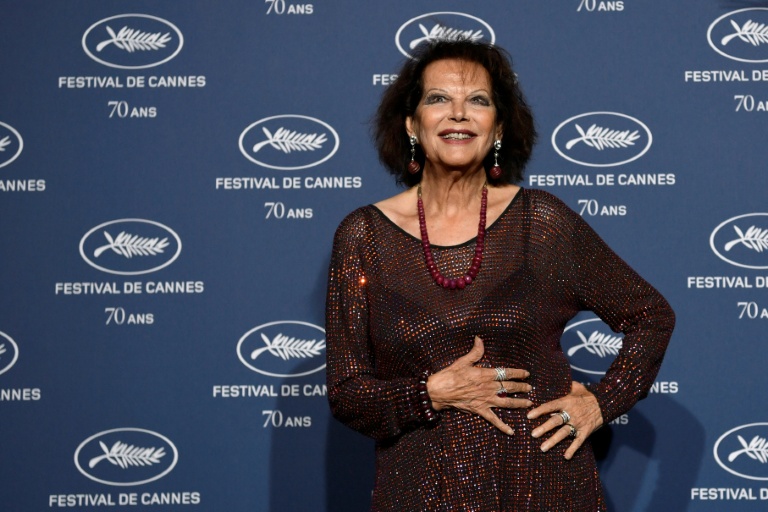 L'actrice italienne Claudia Cardinale à son arrivée à une cérémonie marquant le 70e anniversaire du Festival international du film de Cannes le 20 septembre 2016 à Paris
