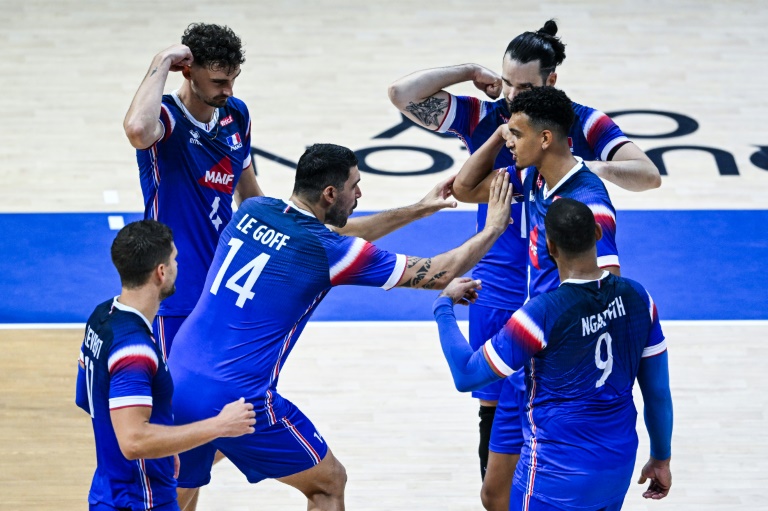 Les joueurs de l'équipe de France de Volley dans l'Araneta Coliseum de Quezon City le 14 septembre 2025 aux Philippines