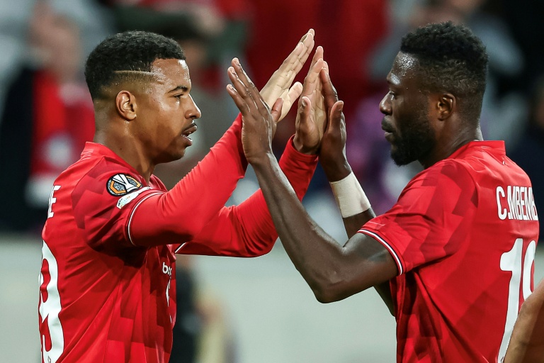 L'attaquant marocain Hamza Igamane (à gauche) a inscrit le premier but de Lille contre le club norvégien de Brann Bergen en Ligue Europa le 25 septembre 2025 à Villeneuve-d'Ascq