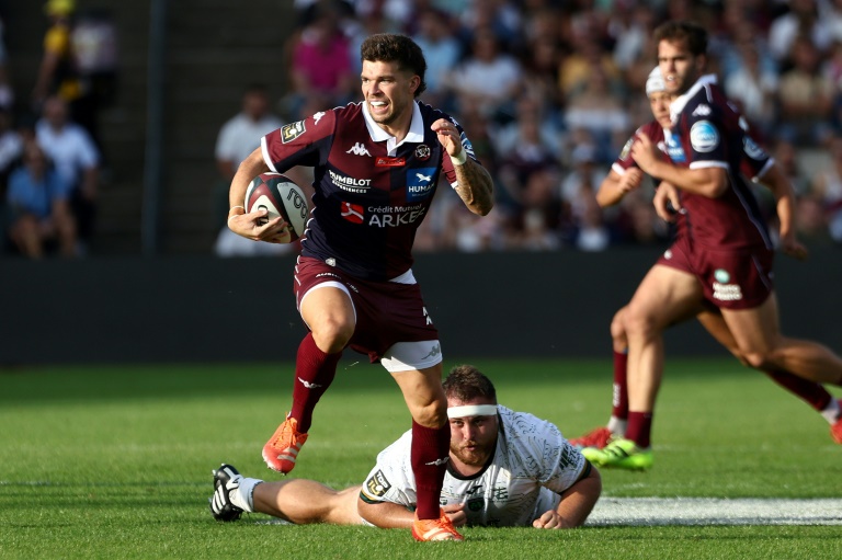 Le demi d'ouverture de Bordeaux Matthieu Jalibert lors du match de Top 14 contre Montauban samedi au stade Chaban-Delmas de Bordeaux.