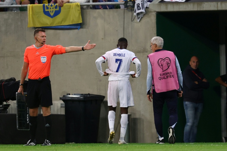 L'attaquant français Ousmane Dembélé blessé lors du match de qualifications à la Coupe du monde 2026 contre l'Ukraine, le 5 septembre 2025 à Wroclaw (Pologne).