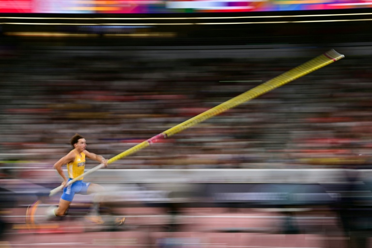 Armand Duplantis lors du concours de perche des Mondiaux de Tokyo, le 15 septembre 2025