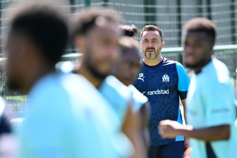L'entraîneur italien de Marseille, Roberto De Zerbi, lors d'une séance d'entraînement à Marseille le 29 août 2025.