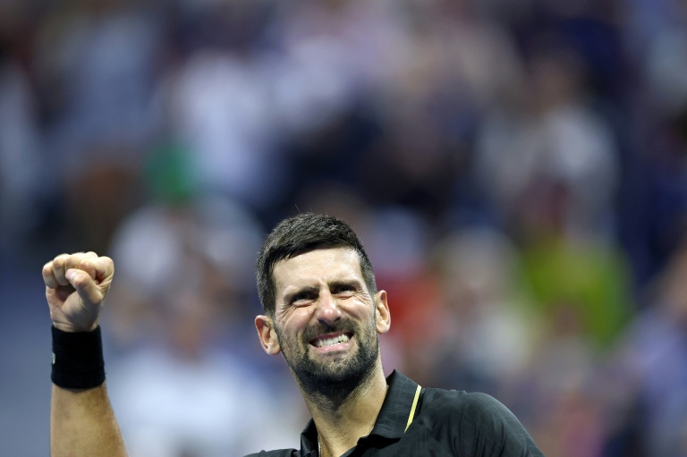 Le Serbe Novak Djokovic célèbre sa victoire en 8e de finale de l'US Open face à l'Allemand Jan-Lennard Struff, à New York, le 31 août 2025