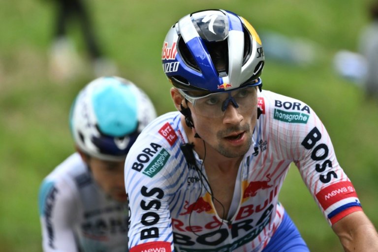 Le Slovène Primoz Roglic dans le Col du Pré lors de la 19e étape du Tour de France entre Albertville et La Plagne le 25 juillet 2025 en France