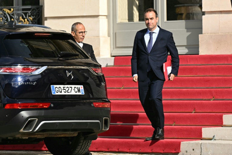 Le nouveau Premier ministre Sébasten Lecornu à la sortie de l'Assemblée nationale, le 11 septembre 2025