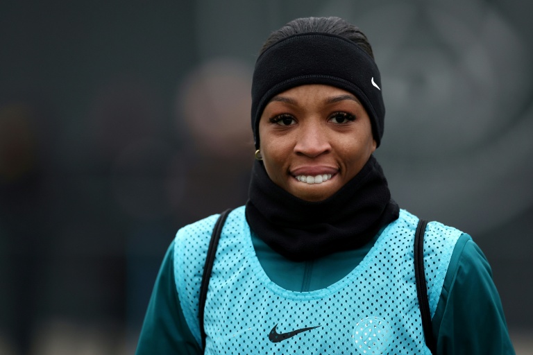 La milieu de terrain française du PSG, Grace Geyoro, arrive pour une séance d'entraînement à Poissy, à l'ouest de Paris, le 17 janvier 2025
