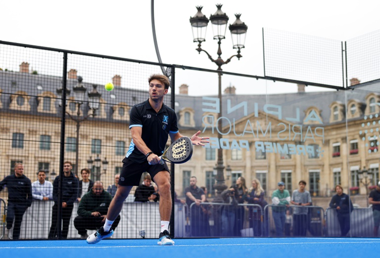 Le pilote français de F1 Pierre Gasly lors d'un match de padel à Paris dans le cadre de la première Fête du sport, avec plus de 5.000 événements dans toute la France, le 14 septembre 2025