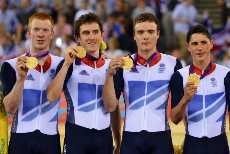 L'équipe de Grande-Bretagne avec Geraint Thomas (deuxième en partant de la gauche), championne olympique de la poursuite à Londres le 3 août 2012.