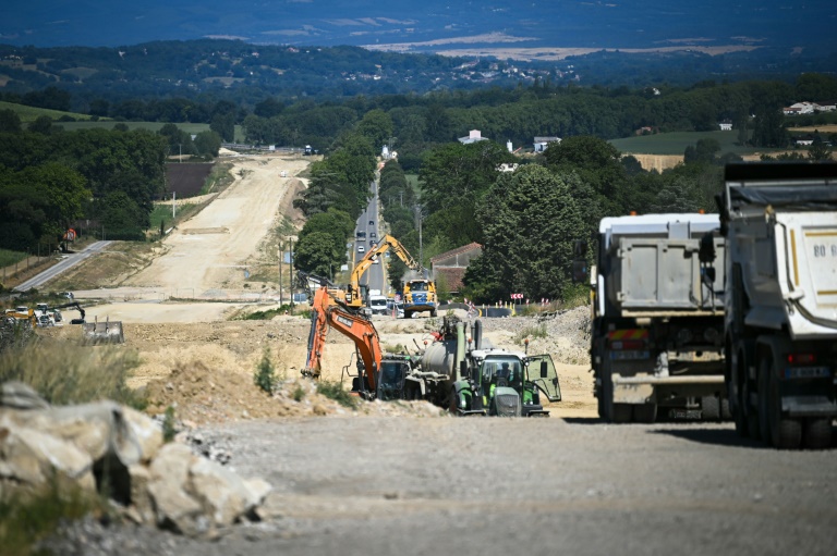 Le chantier de construction de l'A69 entre Toulouse et Castres, le 10 juillet 2025 à Saint-Germain-des-Prés, dans le Tarn