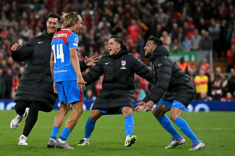 Marco Llorente vient d'égaliser pour l'Atlético Madrid contre Liverpool en Ligue des champions le 17 septembre 2025 à Anfiel Road
