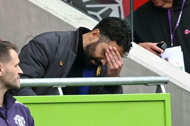 L'entraîneur oprtugais de Manchester United, Ruben Amorim, est dépité durant la défaite contre Brentford, le 27 septembre 2025 à Londres
