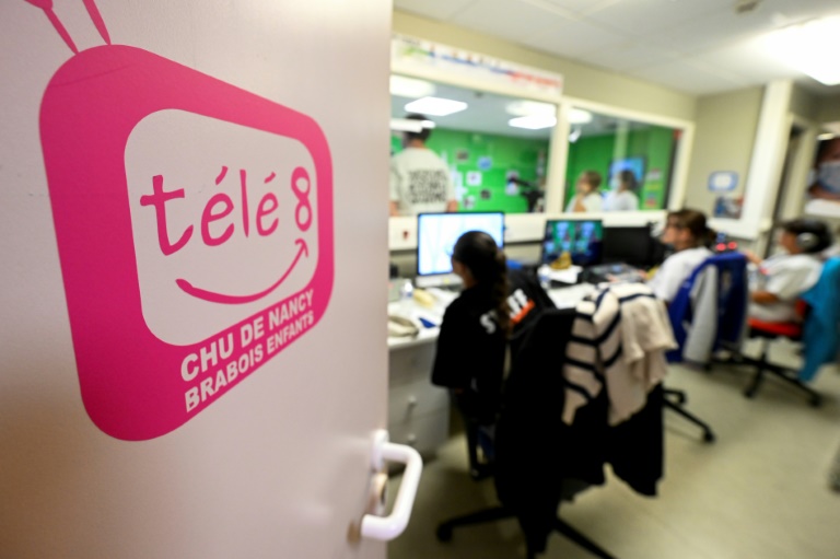 Le logo de Télé 8, un canal créé par et pour le CHRU de Nancy à destination des enfants hospitalisés, le 16 septembre 2025 à Vandoeuvre-lès-Nancy, en Meurthe-et-Moselle