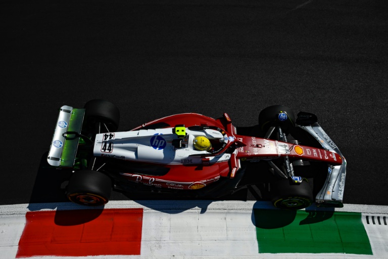 Le pilote de Ferrari Lewis Hamilton lors de la première séance d'essais libres du Grand Prix d'Italie de Formule 1 sur le circuit de Monza le 5 septembre 2025.