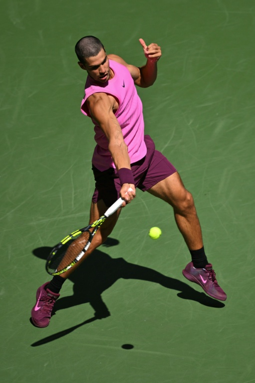 L'Espagnol Carlos Alcaraz lors du 8e de finale de l'US Open contre le Français Arthur Rinderknech, à New York, le 31 août 2025