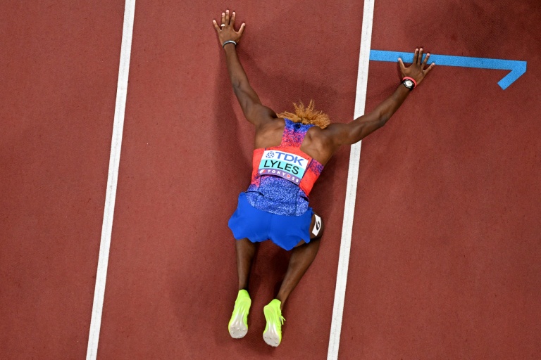 L'Américain Noah Lyles après sa victoire lors du 200 m aux Mondiaux de Tokyo, le 19 septembre 2025.