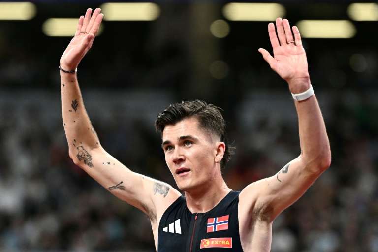 Le Norvégien Jakob Ingebrigtsen, champion du monde et champion olympique en titre du 5.000 m, lors des séries des championnats du monde d'athlétisme à Tokyo, le 19 septembre 2025