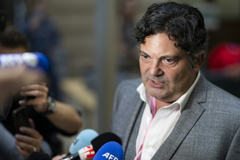 L'avocat de Frédéric Péchier,  Randall Schwerdorffer, le 8 septembre 2025 devant la cour d'assises du Tarn, à Besançon