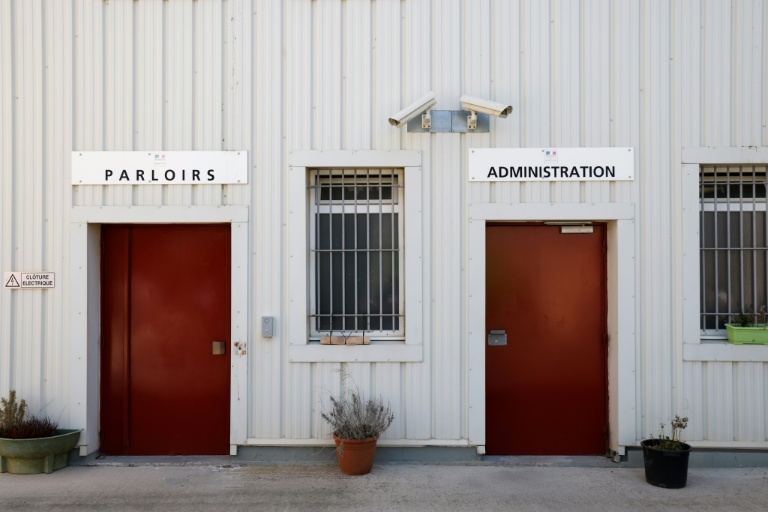 Entrée d'un parloire de la prison des Baumettes, à Marseille, le 26 juin 2023