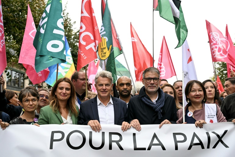 De gauche à droite la secrétaire nationale des Ecologistes Marine Tondelier, le secrétaire national du PCF Fabien Roussel et le premier secrétaire du PS Olivier Faure, lors d'une manifestation pour la reconnaissance d'un Etat palestinien à Paris le 21 septembre 2025