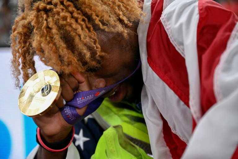 L'Américain Noah Lyles après sa victoire lors du 200 m aux Mondiaux de Tokyo, le 19 septembre 2025.