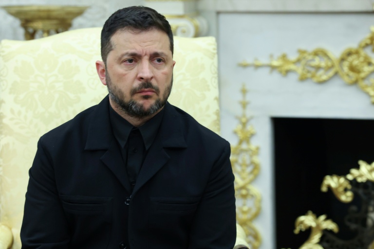 Le président ukrainien Volodymyr Zelensky et Donald Trump, dans le Bureau ovale de la Maison Blanche, le 18 août 2025