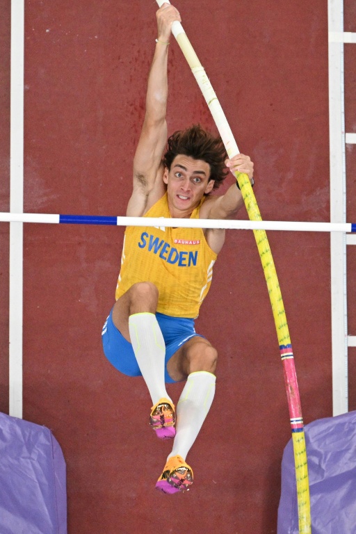 Armand Duplantis lors du concours de saut à la perche des Mondiaux de Tokyo, le 15 septembre 2025