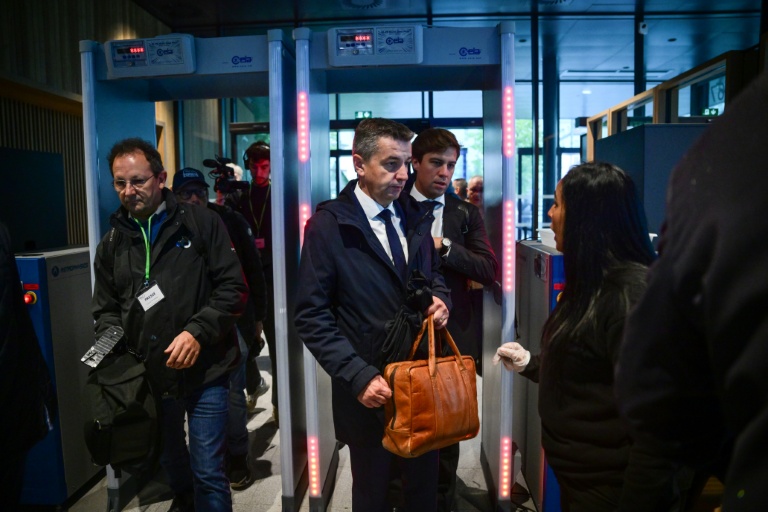Le maire de Saint-Etienne, Gael Perdriau, arrive au tribunal de Lyon le 22 septembre 2025