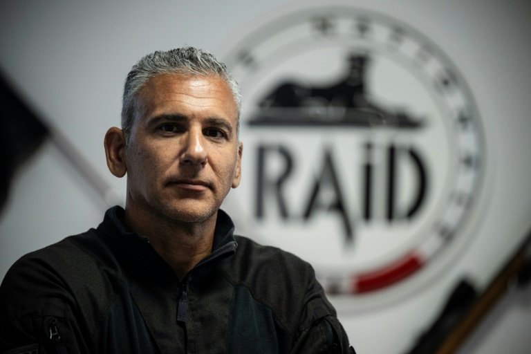 Guillaume Cardy, le patron du RAID, dans son bureau au quartier général du RAID, à Bièvres, dans la banlieue sud de Paris, le 8 octobre 2025