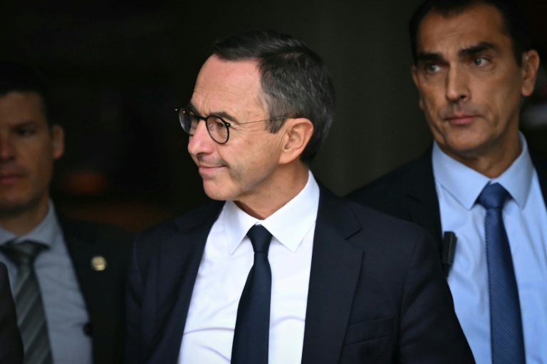 Le ministre de l'Intérieur sortant Bruno Retailleau (c), le 6 octobre 2025 à Boulogne-Billancourt, près de Paris
