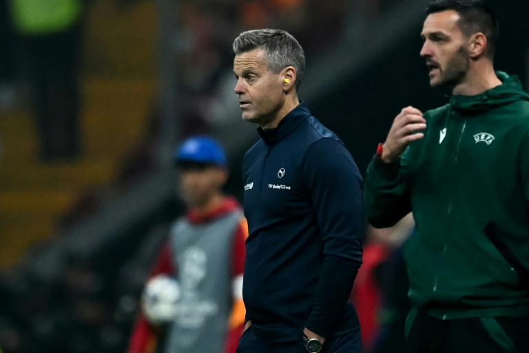 L'entraîneur norvégien de Bodoe/Glimt, Kjetil Knutsen, contraint de porter des bouchons d'oreille dans la bouillante enceinte de Galatasaray