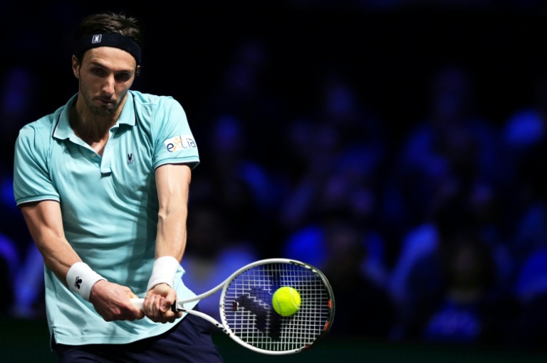 Arthur Rinderknech lors de son match contre le Hongrois Fabian Marozsan, au 1er tour du Masters 1000 de Paris, le 27 octobre 2025