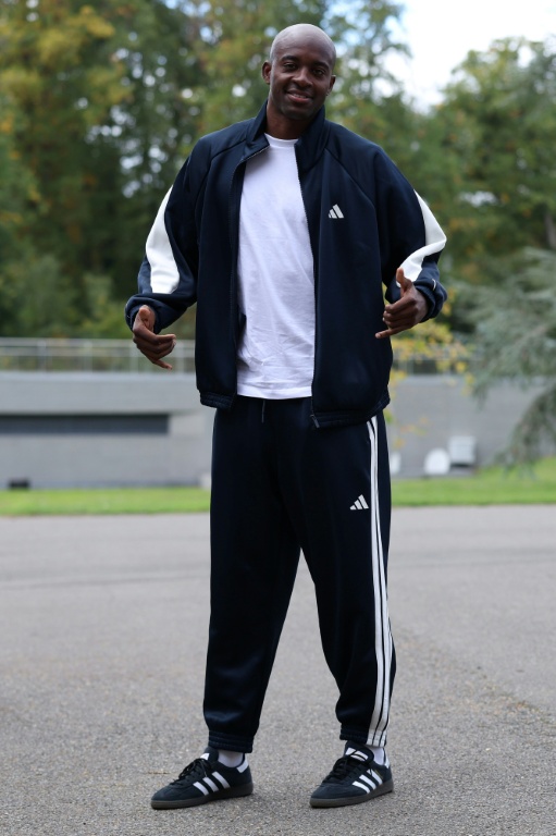 Jean-Philippe Mateta arrive au centre d'entraînement de Clairefontaine, dans les Yvelines, le 6 octobre 2025, pour sa première convocation avec les Bleus