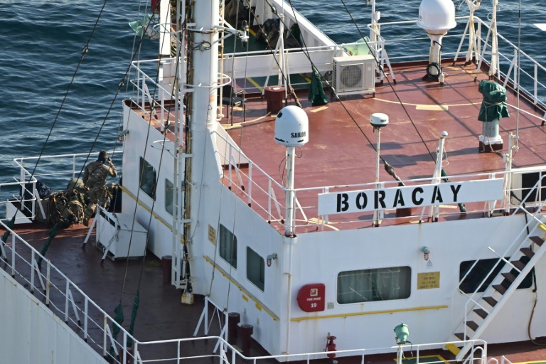 Des soldats français à bord d'un pétrolier de la flotte fantôme russe, au large de Saint-Nazaire; le 1er octobre 2025