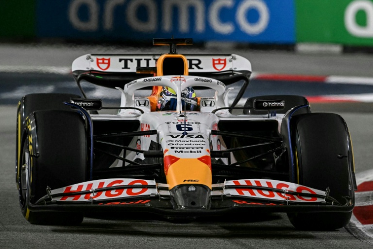 Le pilote français Isack Hadjar (Racig Bulls) pendant la deuxième séance d'essais libres du GP de Singapour de F1 le 3 octobre 2025