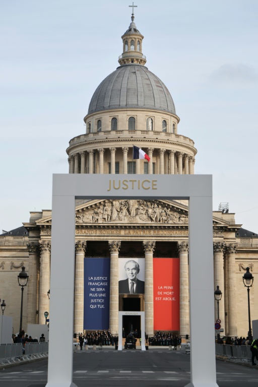 Une répétition a lieu à la veille de la cérémonie d'intronisation de l'ancien avocat et ministre français de la Justice Robert Badinter, qui sera inhumé au Panthéon, à Paris, le 8 octobre 2025