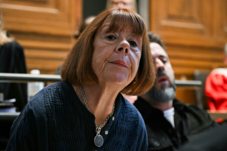 Gisèle Pelicot dans la salle d'audience du procès en appel des viols de Mazan au palais de justice de Nîmes, le 6 octobre 2025 dans le Gard