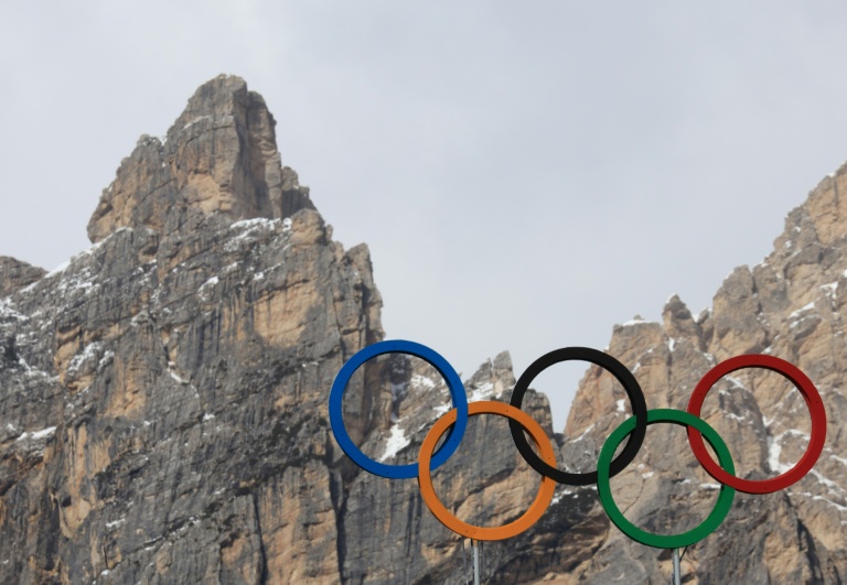 Les anneaux olympiques à Cortina d'Ampezzo le 25 mars 2025
