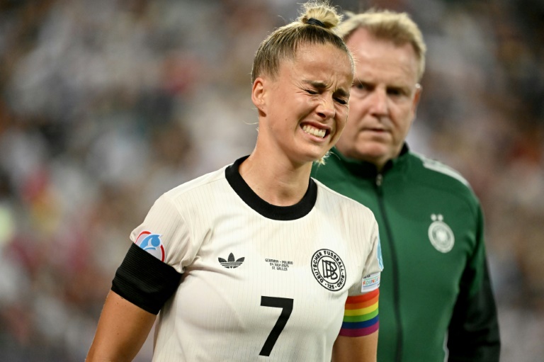 L'Allemande Giulia Gwinn, blessée pendant l'Euro, lors du match face à la Pologne, le 4 juillet 2025 à Saint-Gall
