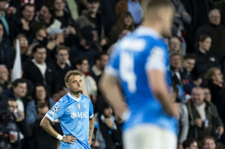 L'attaquant de Naples Noa Lang durant le match de Ligue des champions contre le PSV Eindhoven le 21 octobre 2025 au Philips Stadium