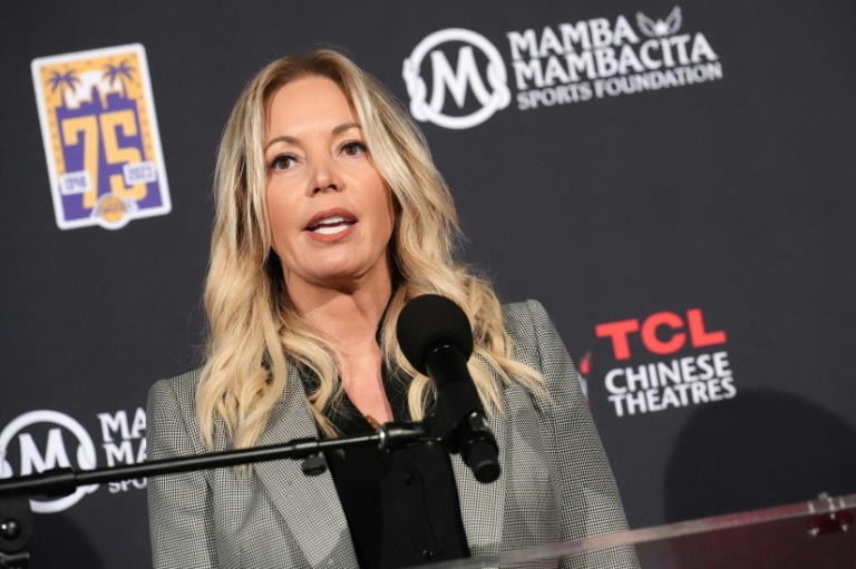 Jeanie Buss lors d'une cérémonie d'hommage à Kobe Bryant le 15 mars 2023 à Hollywood