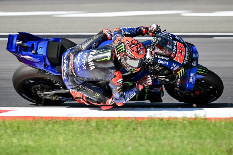 Le pilote français de MotoGP Fabio Quartararo (Yamaha) lors des essais du Grand Prix d'Indonésie sur le circuit de Mandalika le 3 octobe 2025.