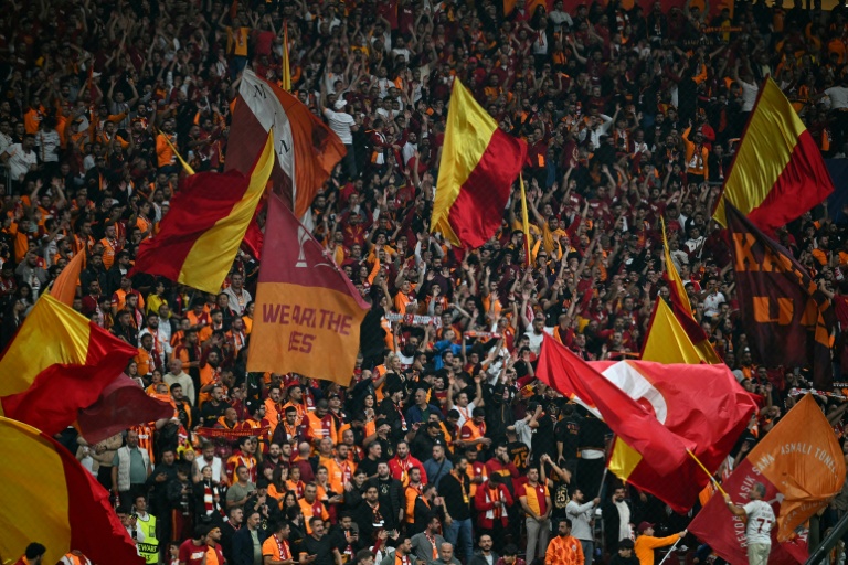Des ultras de Galatasaray lors de la réception de Liverpool en Ligue des champions, le 30 septembre 2025