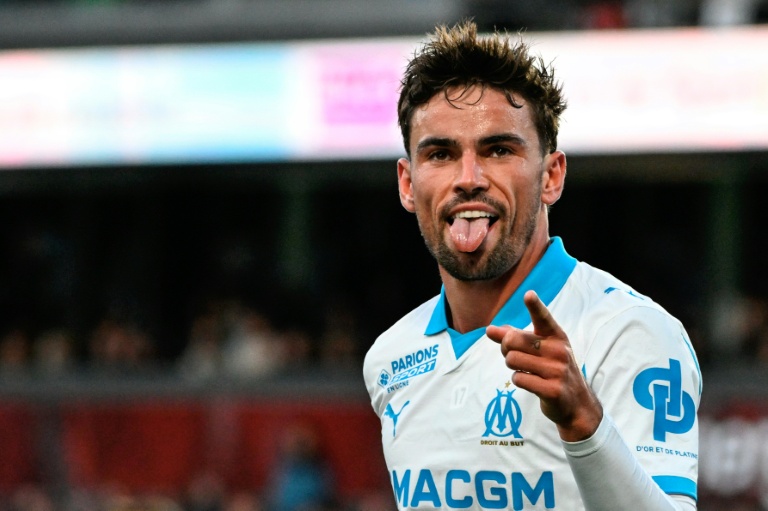 Le milieu danois de l'OM Matt O'Riley, buteur lors de la victoire 3-0 de Marseille sur la pelouse de Metz, le 4 octobre 2025 au stade Saint-Symphorien