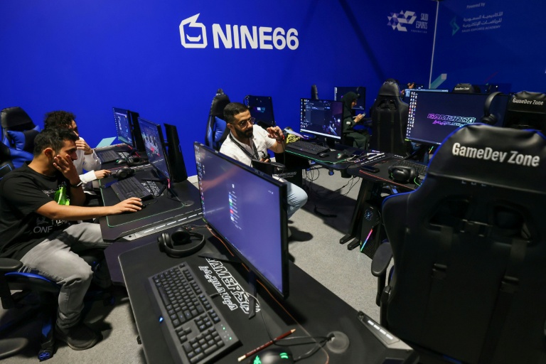 Un cours à l'Académie saoudienne d'esport, le 29 août 2023 à Ryad
