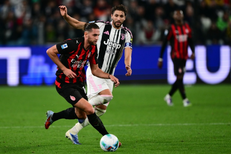 Adrien Rabiot, de retour dans son ancien club de la Juventus, sous le maillot de l'AC Milan, en Serie A le 5 octobre 2025 à l'Allianz Stadium à Turin