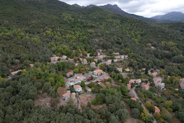 Vue aérienne du village de Quasquara, le 14 octobre 2025 en Corse-du-Sud
