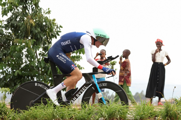 Le Français Paul Seixas lors d'un contre-la-montre individuel des Mondiaux de Kigali, le 21 septembre 2025